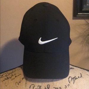 Black Nike hat